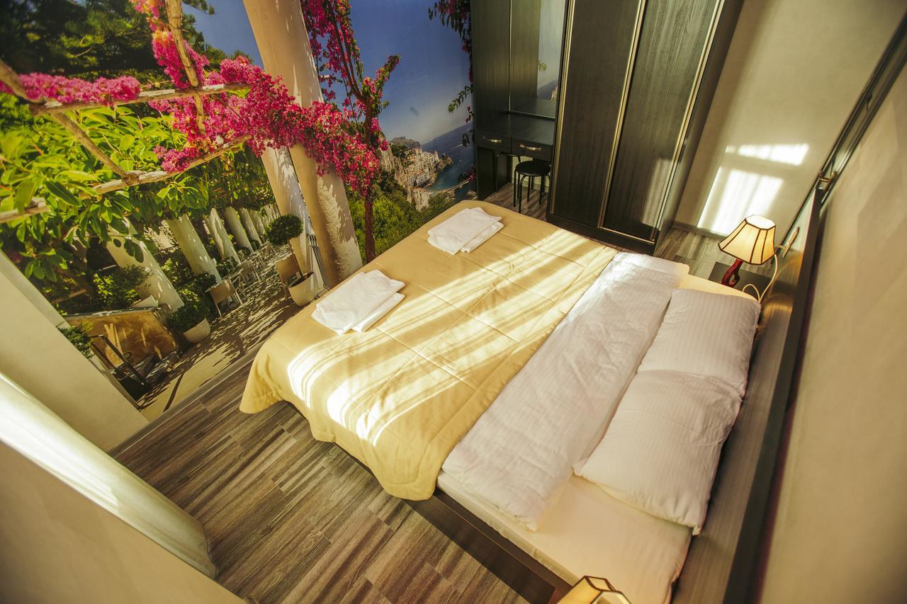 Viva Blue Batumi Aparthotel Exterior photo