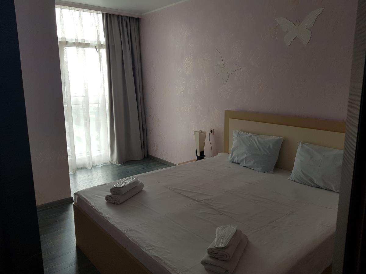 Viva Blue Batumi Aparthotel Exterior photo
