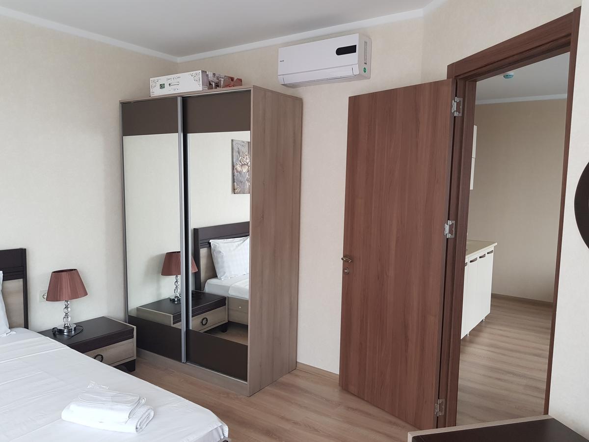 Viva Blue Batumi Aparthotel Exterior photo