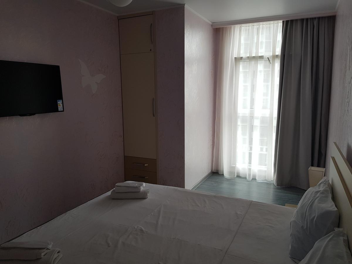 Viva Blue Batumi Aparthotel Exterior photo
